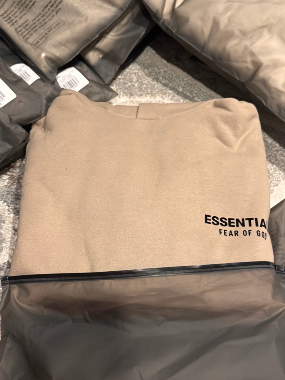 FEAR OF GOD Essentials Desert Sand sweatshirt Pullover Hoodie Sweater Size XL - Picture 3 of 3